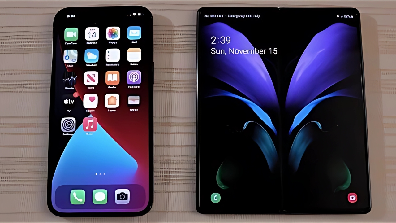 Samsung Galaxy Z Fold 8 vs. Foldable iPhone