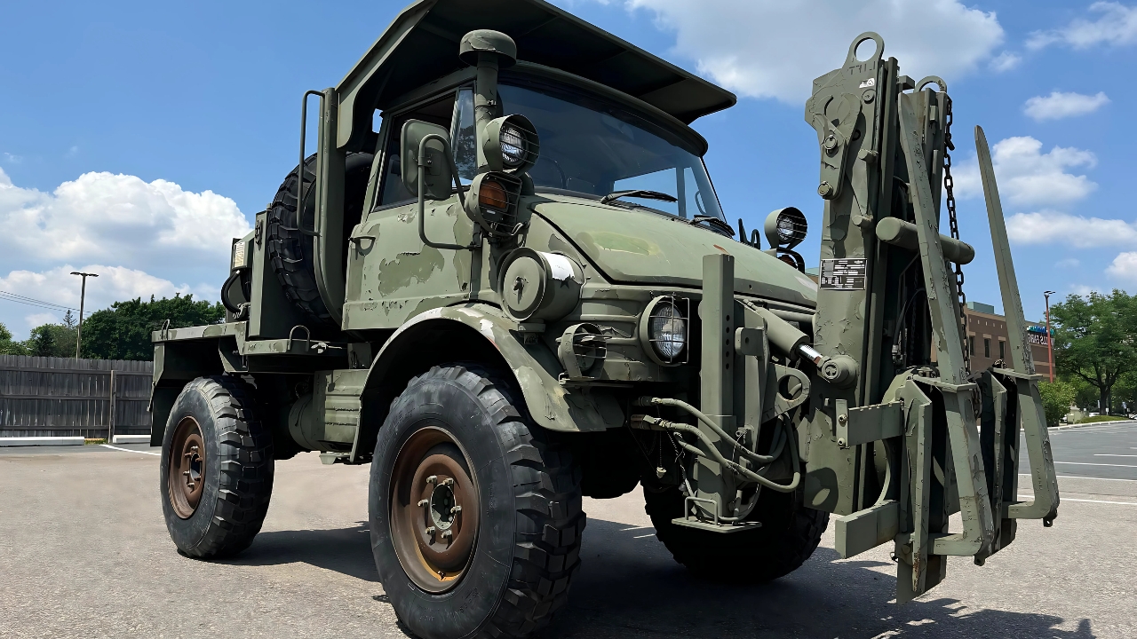 Mercedes Unimog